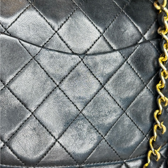 CHANEL Double Flap 25 Quilted CC Lambskin w/Chain Shoulder Bag/Gold Chain - Picture 4 of 16